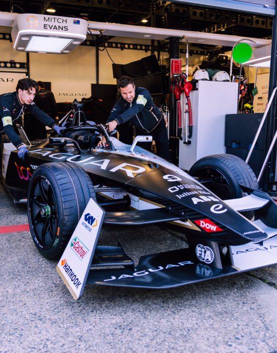 Jaguar Team beim Reifenwechsel – Formula E Berlin